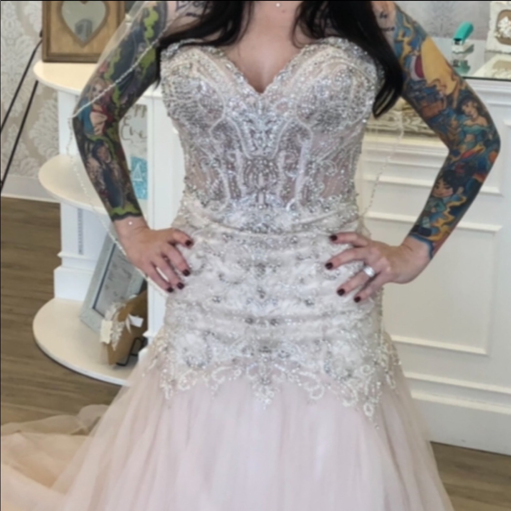 ❌SOLD❌ Gorgeous Gown! - Picture 9 of 12
